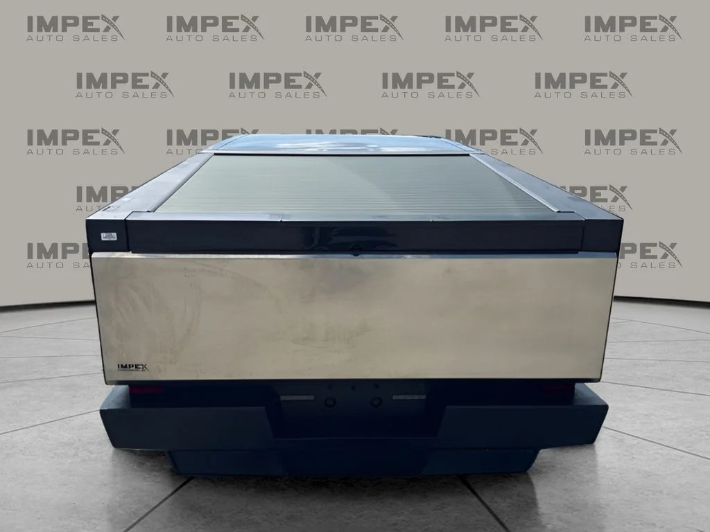 Used 2024  Tesla Base image 4