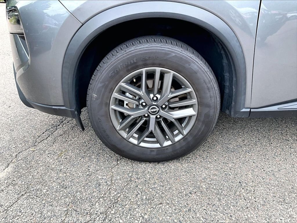 Used 2024 Gray Nissan S image 7