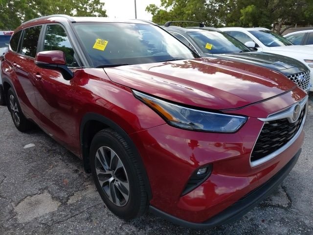 2025 Toyota Highlander XLE - Photo 2