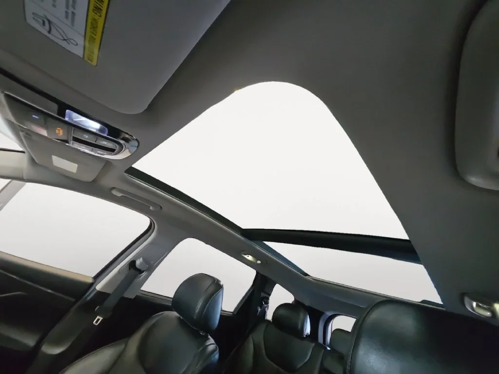 Used 2023 Gray Hyundai SEL Premium image 17