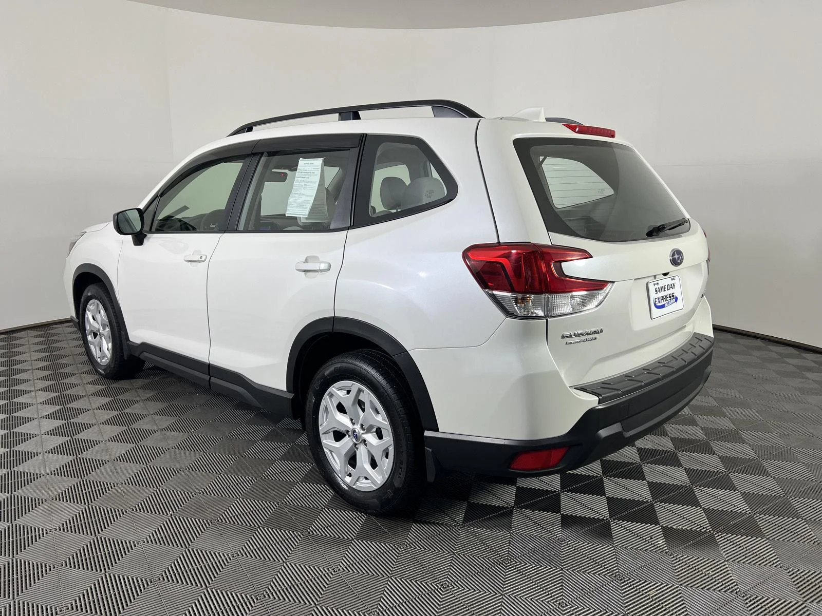 Used 2020  Subaru BASE image 24