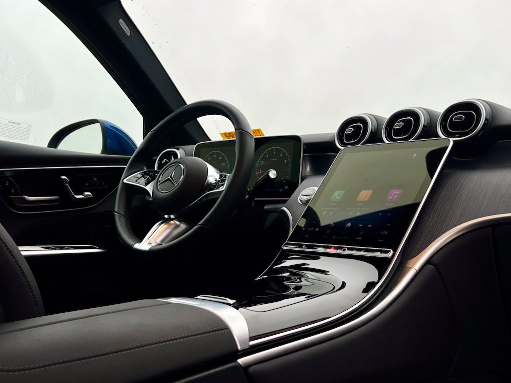 Certified Used 2026  Mercedes-Benz GLC 300 image 9