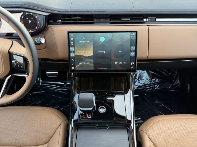 Used 2025 Santorini Black Metallic Land Rover Dynamic SE image 15