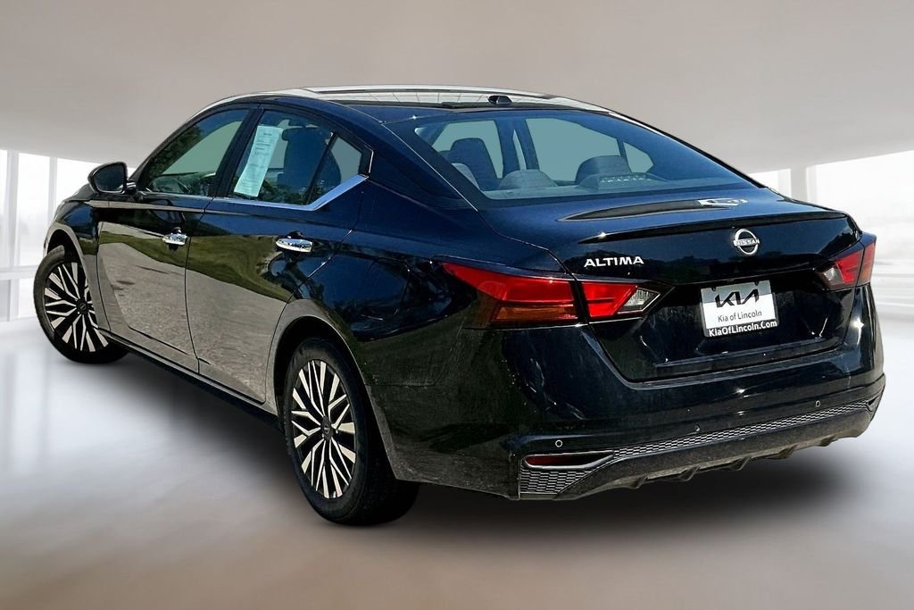 Used 2025 Super Black Clearcoat Nissan 2.5 SV image 4