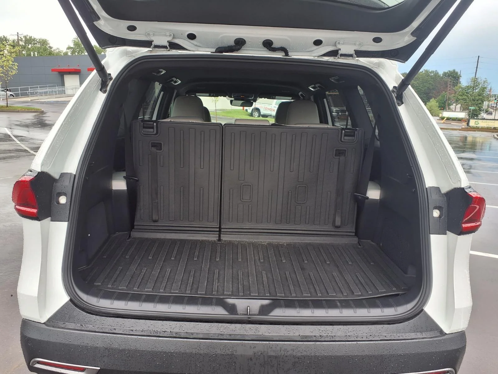 Used 2024 Wind Chill Pearl Toyota MAX Limited image 26