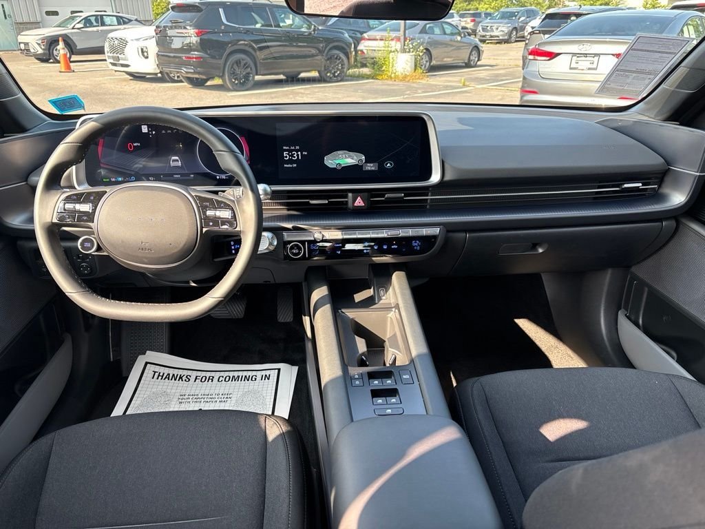Used 2025 Black Hyundai SE image 17