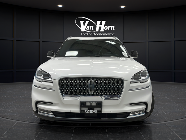 Used 2023 Pristine White Metallic Tri-Coat Lincoln Reserve image 2