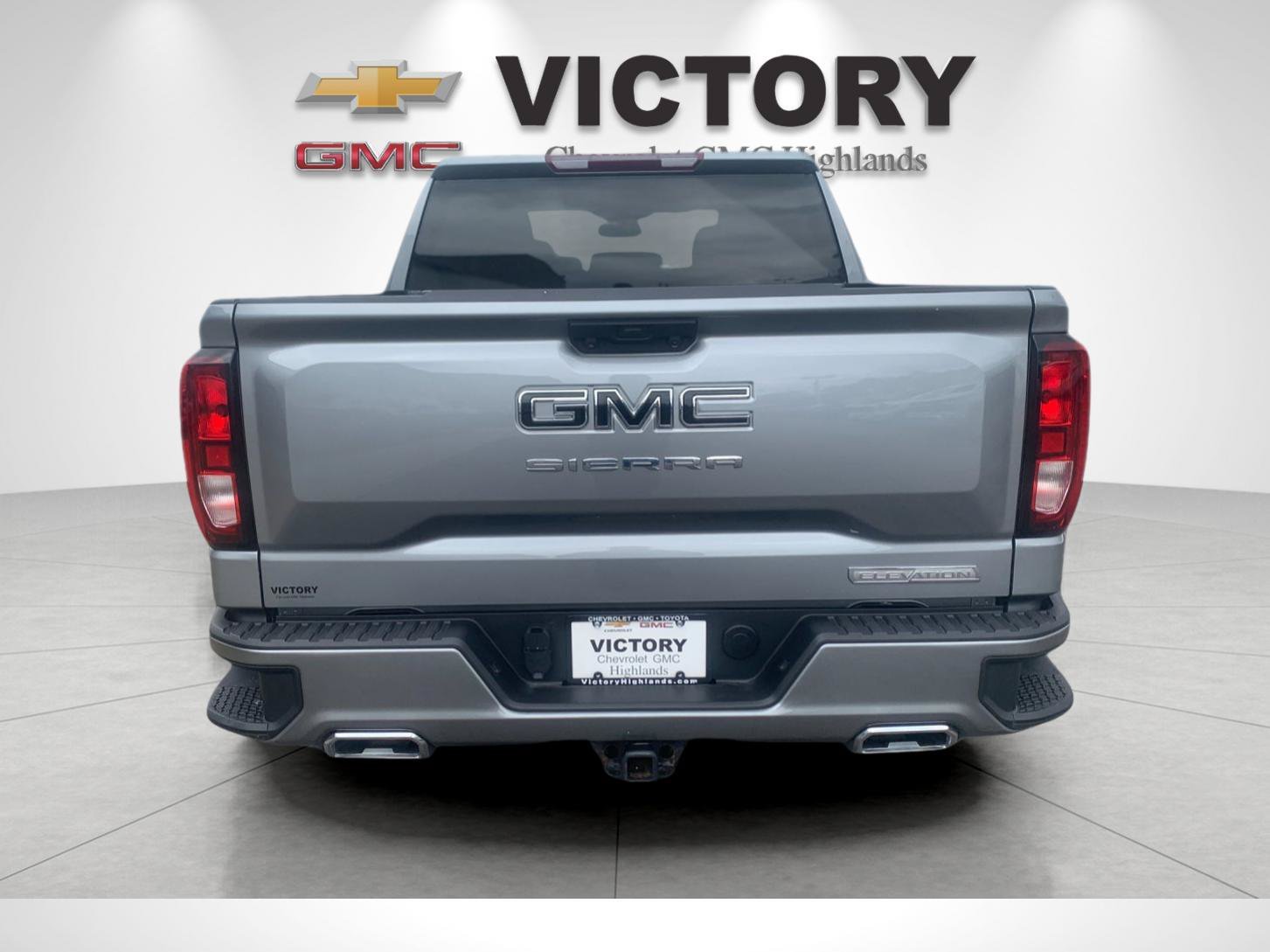 Used 2024 Silver GMC Elevation image 4