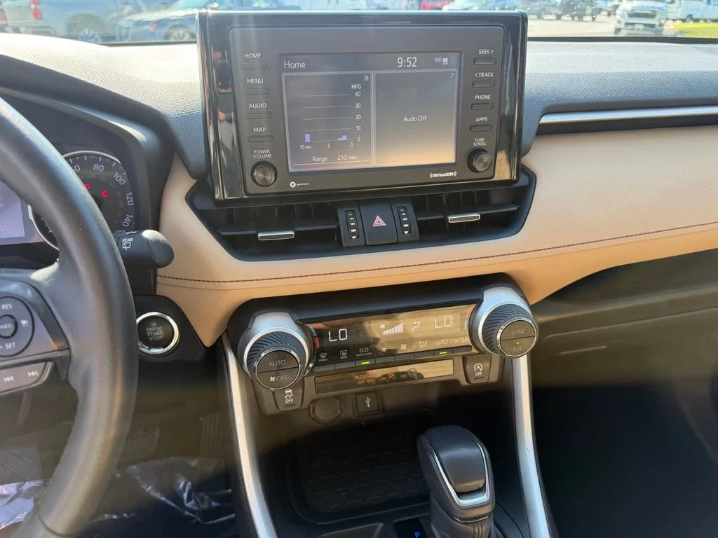 Used 2021 White Toyota XLE Premium image 10