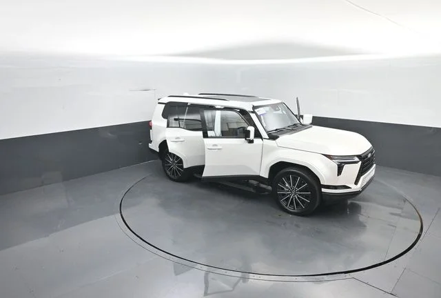 Used 2025 White Lexus 550 Luxury+ image 27