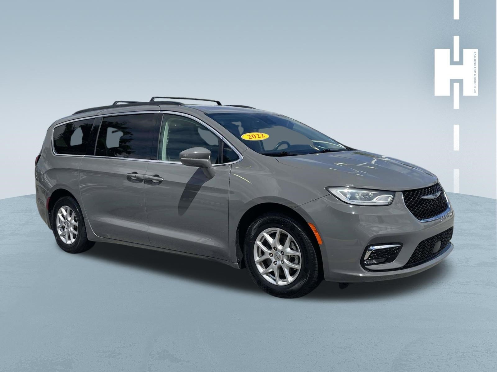 Used 2022 Ceramic Gray Clearcoat Chrysler Touring L image 1