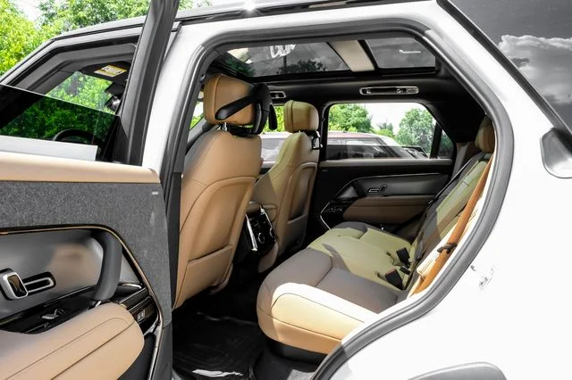 New 2026 Fuji White Land Rover SE image 45