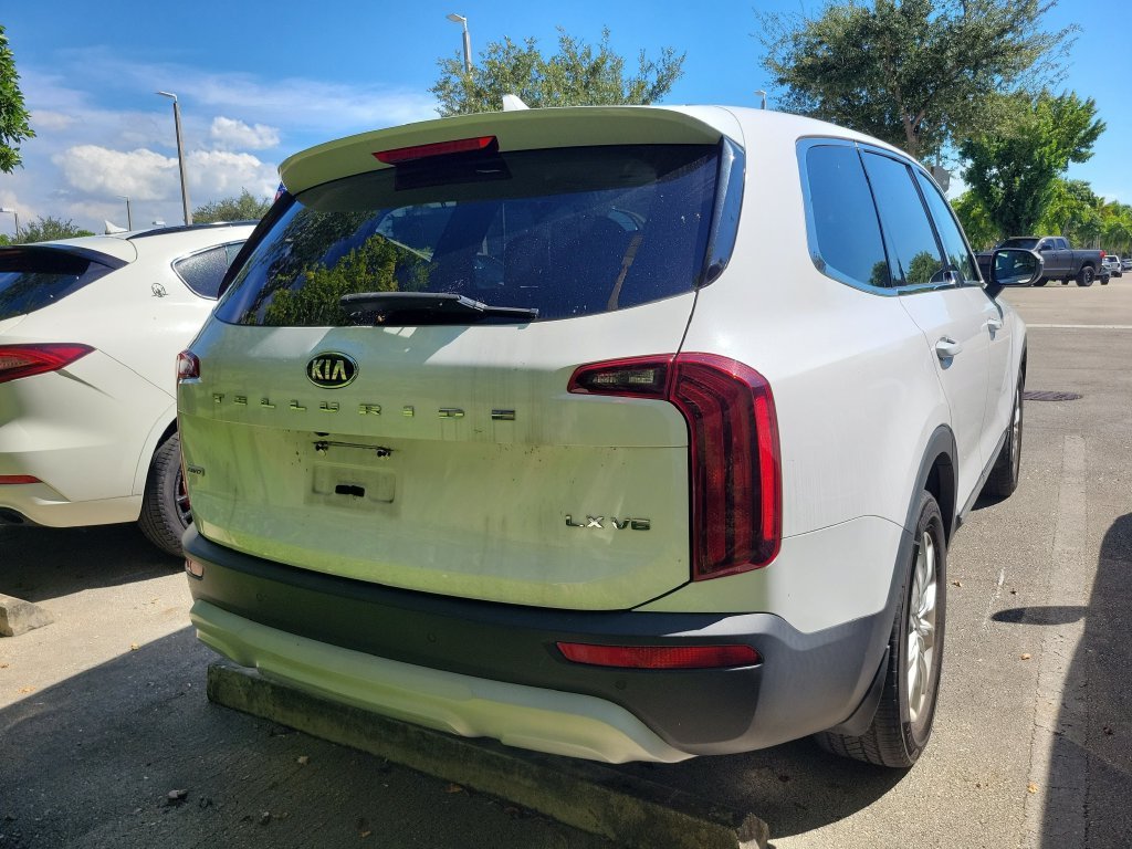 Used 2021 White Kia LX image 9