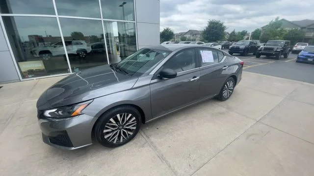2025 Nissan Altima SV - Photo 6