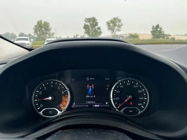 Used 2017  Jeep Limited image 9
