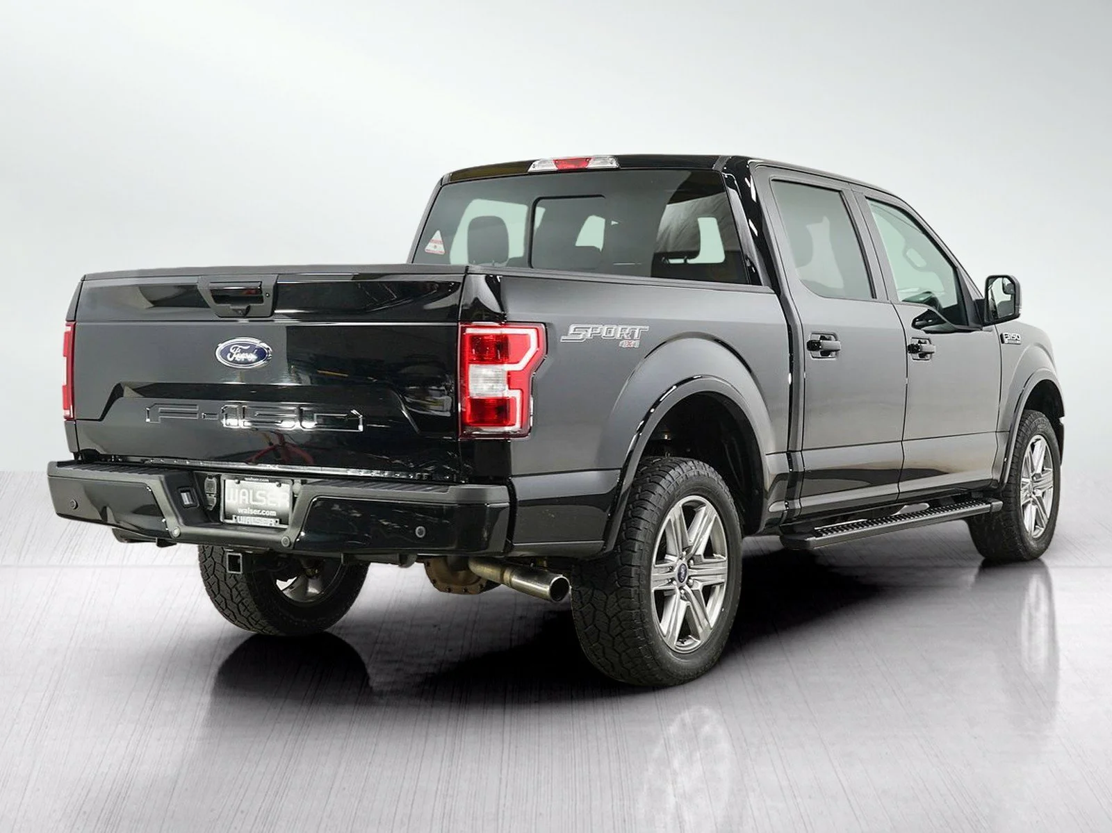 Used 2018  Ford XL image 5