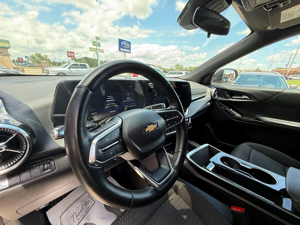Used 2025 Gray Chevrolet LT image 4