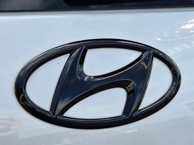 Used 2025 White Hyundai Calligraphy Night Edition image 18