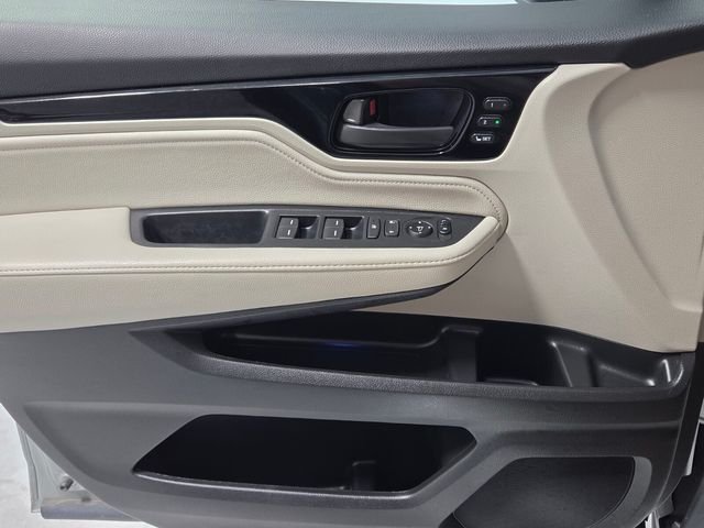 Used 2025 Silver Honda Touring image 33