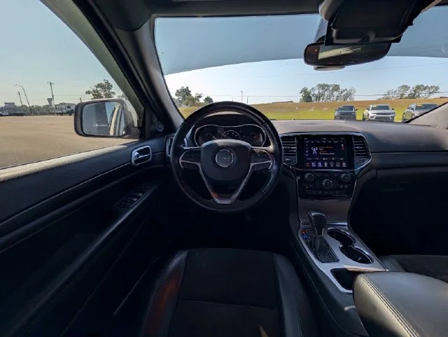 Used 2020 White Jeep Altitude image 13