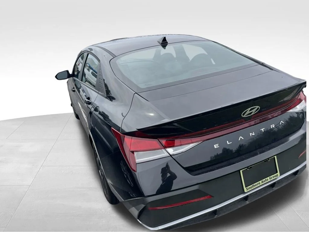 Used 2026 Black Hyundai SEL Sport image 9
