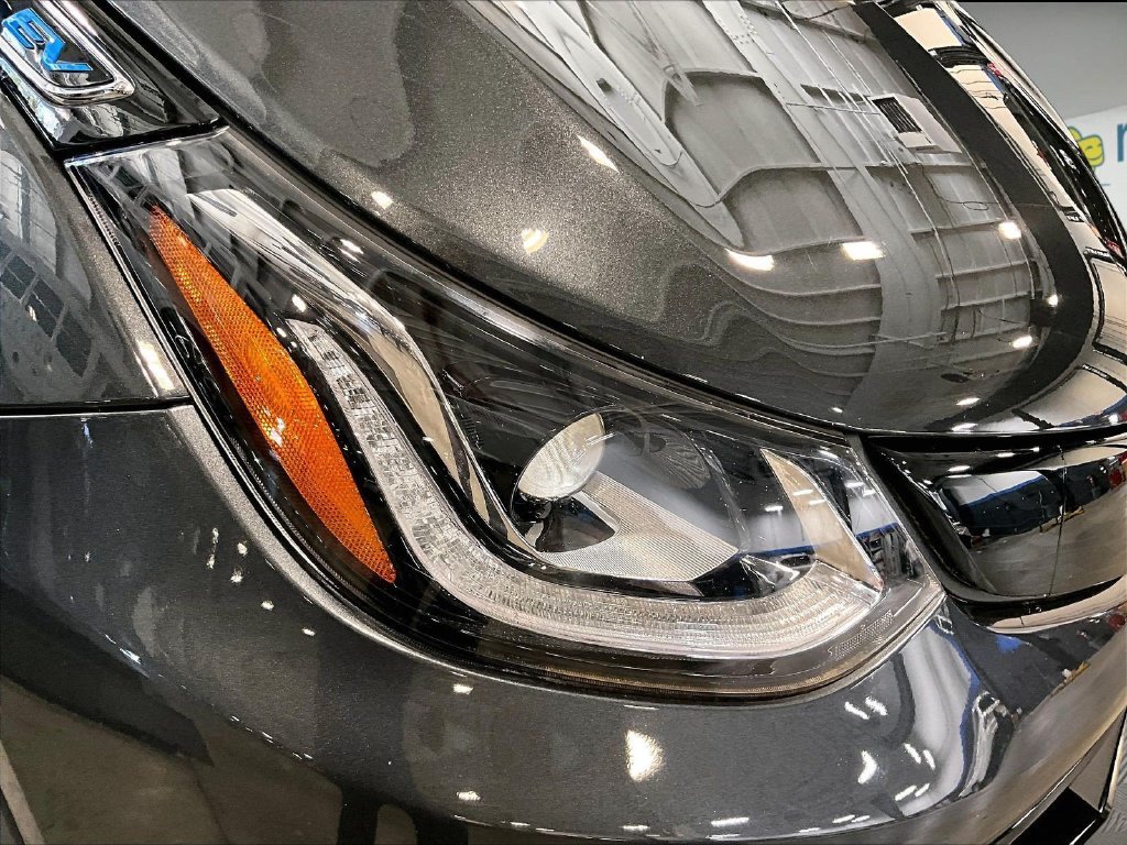 Used 2018 Gray Chevrolet Premier image 33