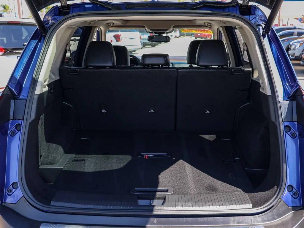 Used 2021 Blue Nissan SL image 13