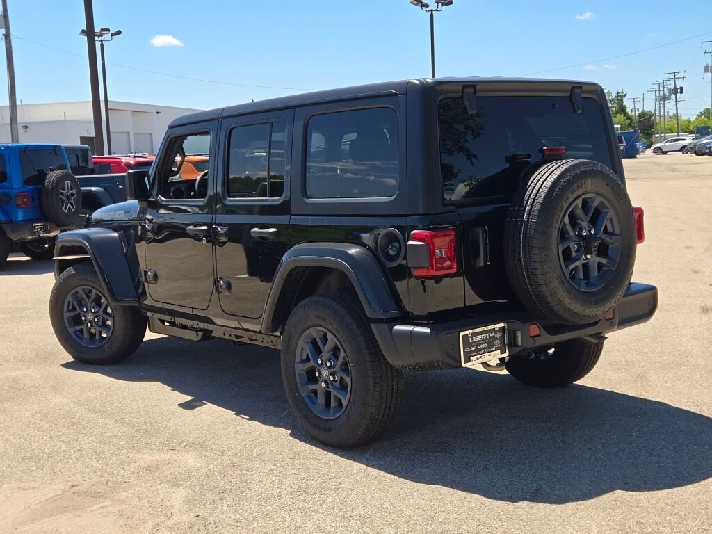 New 2026 Black Clear-Coat Exterior Paint Jeep 85th Anniversary Edition image 14