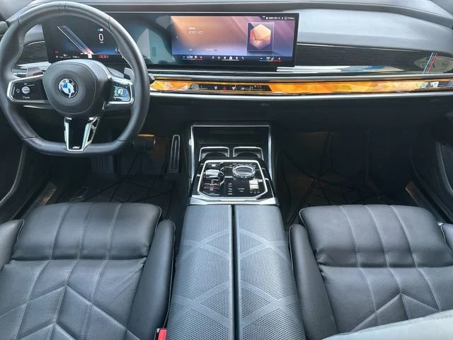 2025 BMW 7 Series 760i - Photo 13