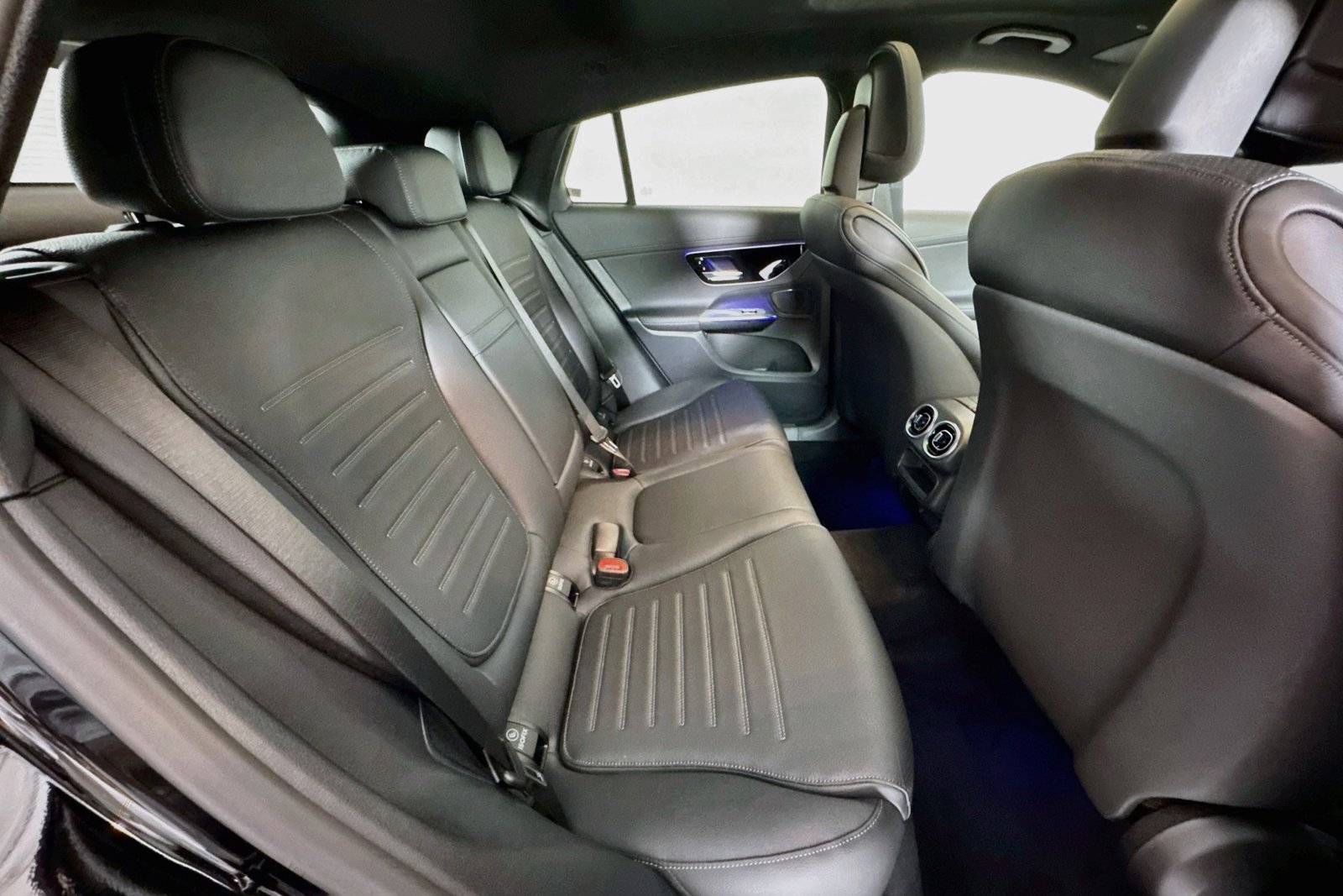 New 2027 Black Mercedes-Benz GLC 300 image 25