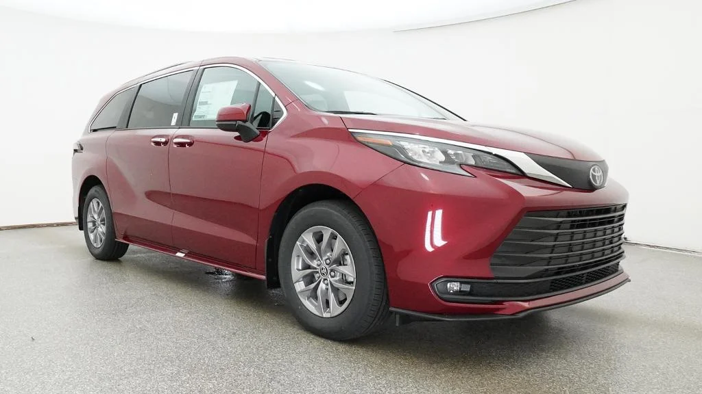 New 2026 Ruby Flare Pearl Toyota XLE image 9
