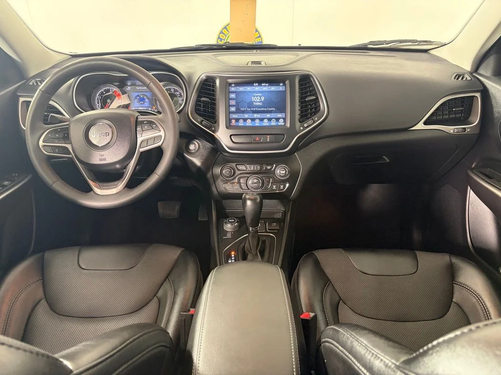 Used 2022 Black Jeep Latitude Lux image 5