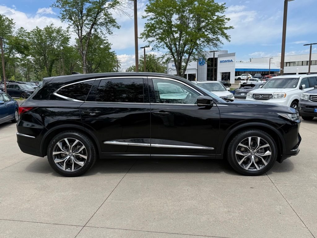 Used 2024 Majestic Black Pearl Acura Technology image 3