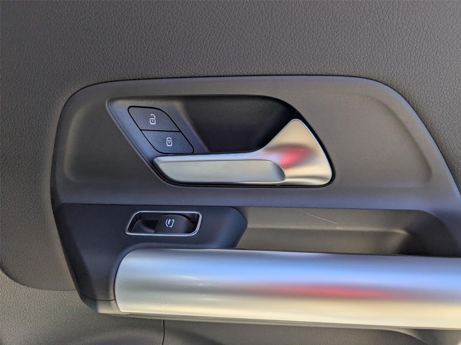 Used 2025 Cirrus Silver Metallic Mercedes-Benz GLA 250 image 28