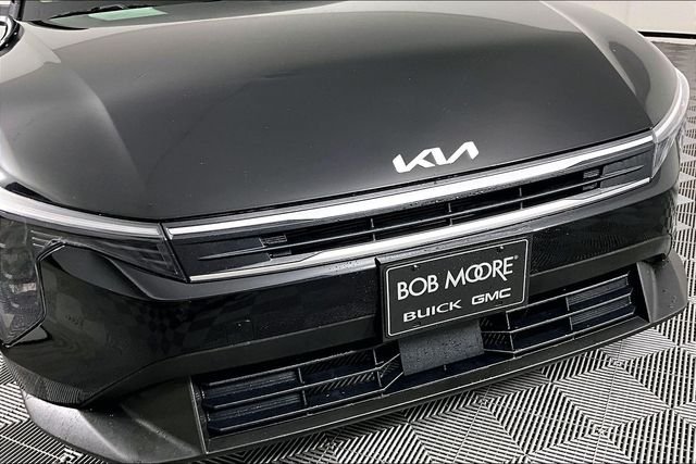 Used 2025 Black Kia LXS image 29