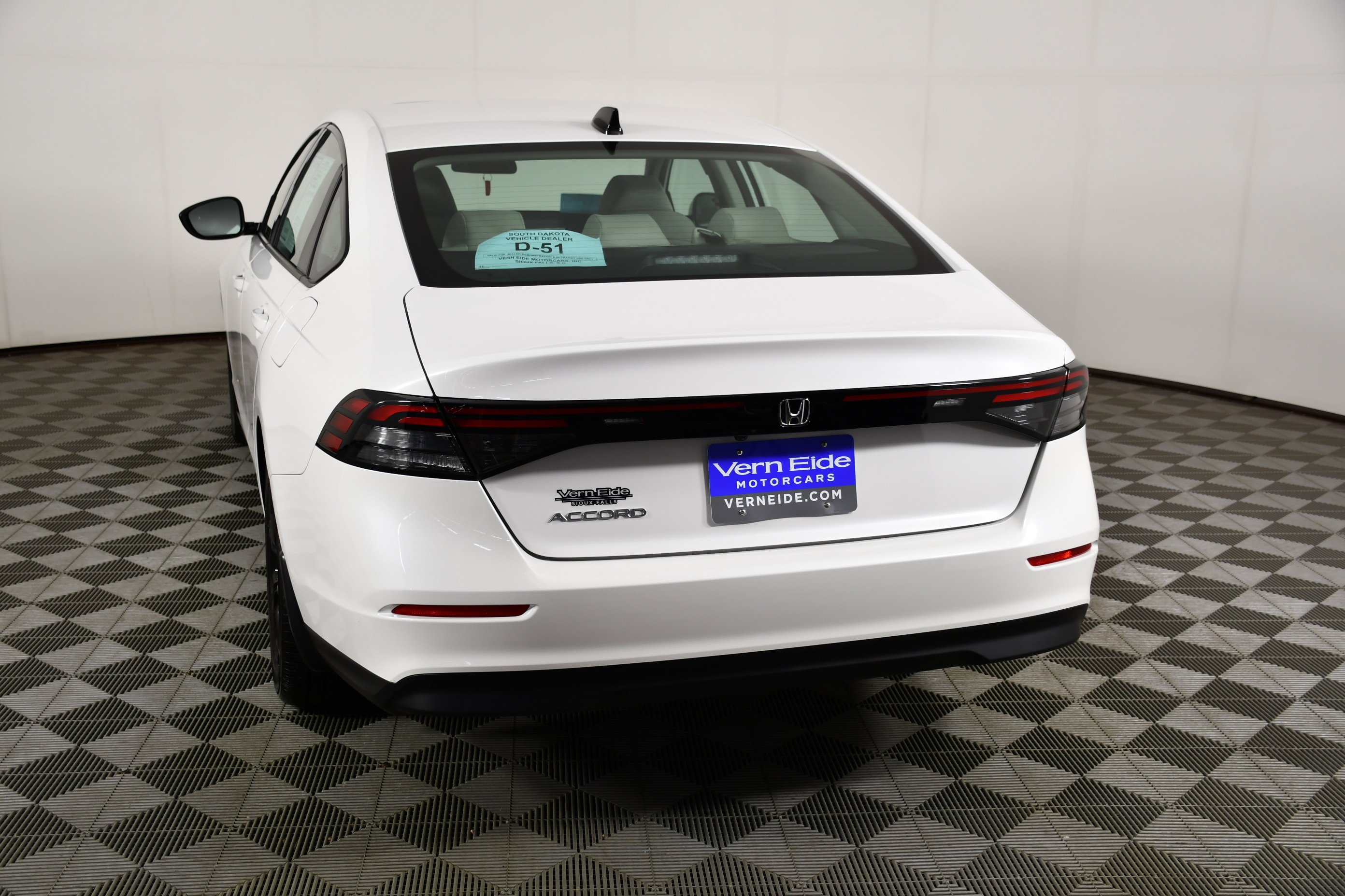 Certified Used 2025 Platinum White Pearl Honda 1.5T SE image 7