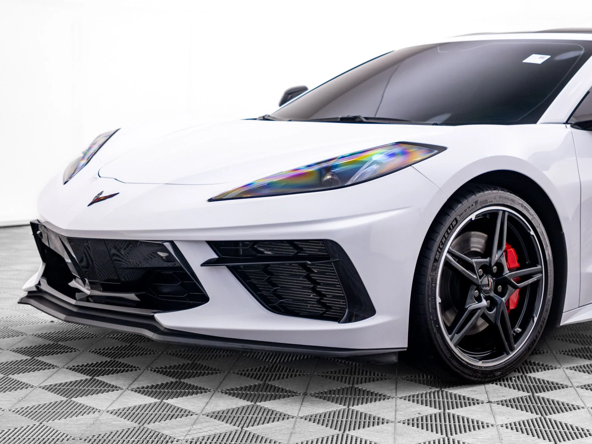 Used 2020 White Chevrolet Stingray image 39