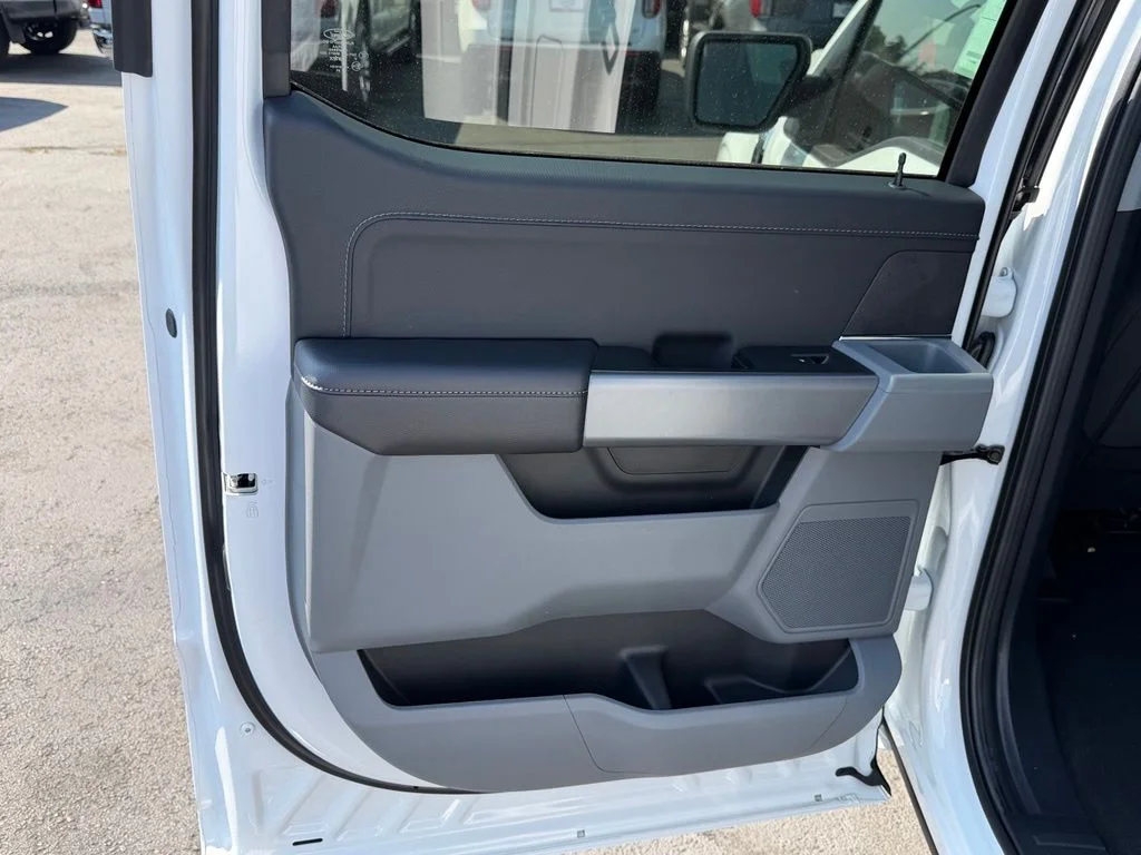 New 2026 Oxford White Ford XLT image 15