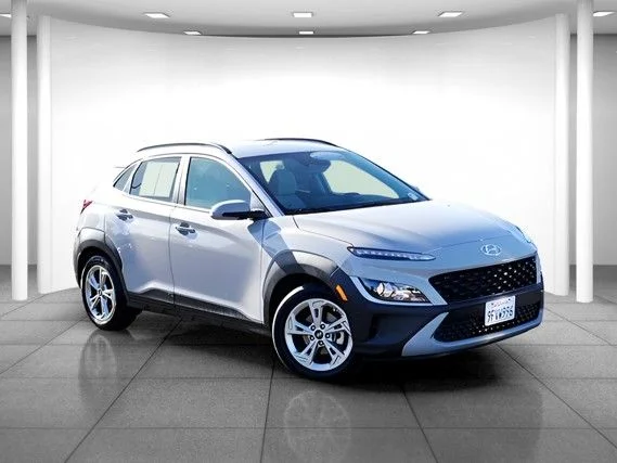Used 2023 Silver Hyundai SEL image 2