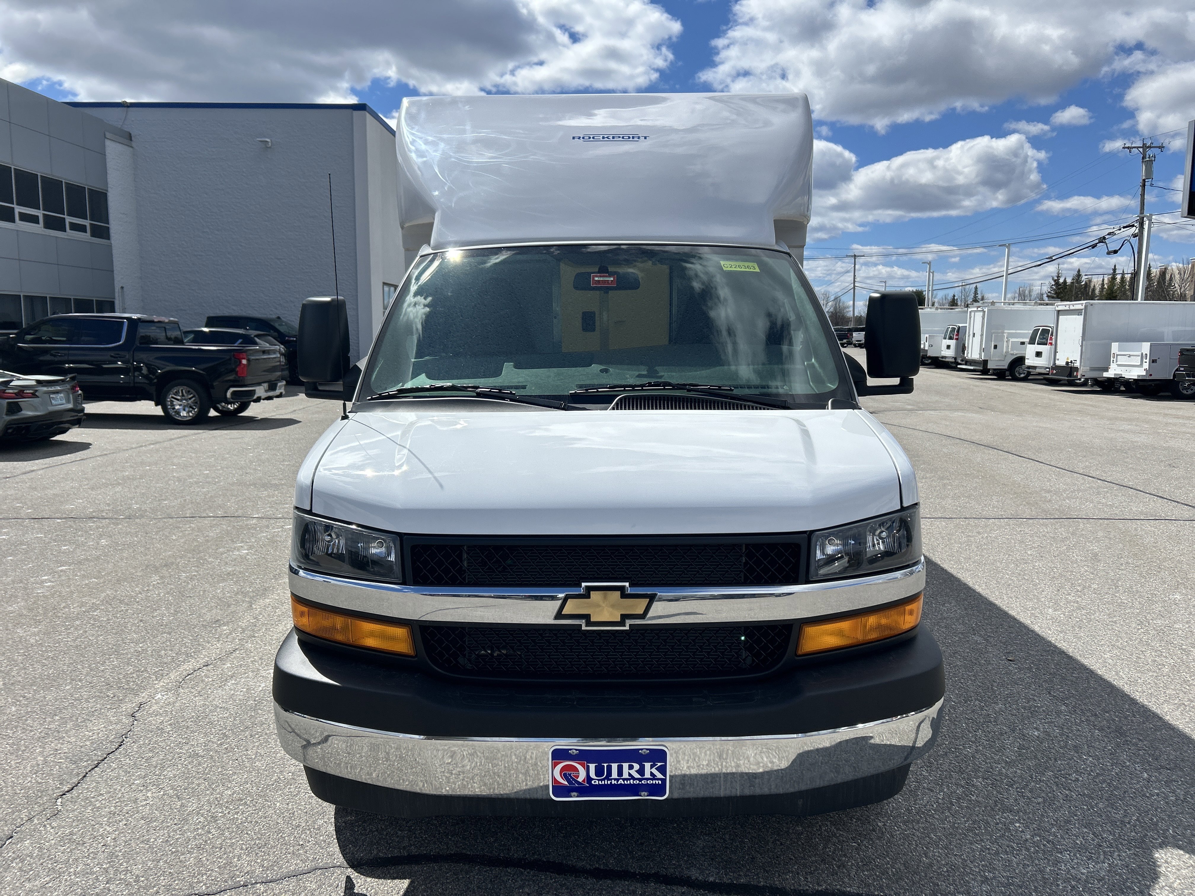 New 2026 Summit White Chevrolet 1WT image 3