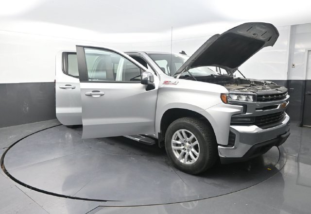 Used 2020 Silver Chevrolet LT image 39