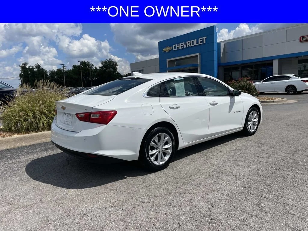 Used 2025 Summit White Chevrolet 1LT image 4