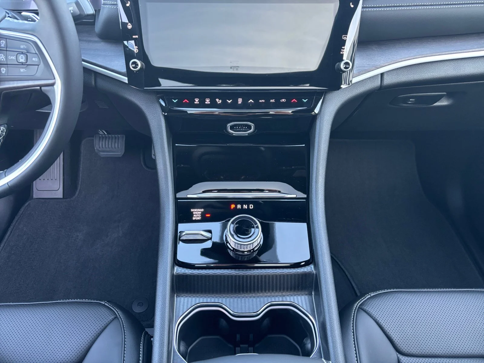 New 2027 STING-GREY Jeep Limited image 15