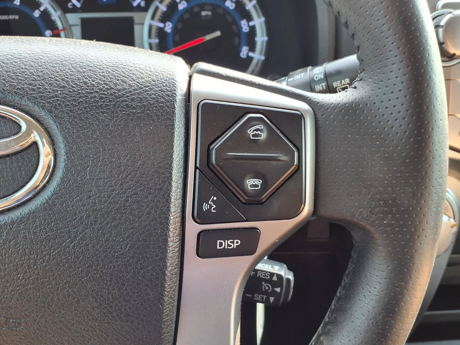 Used 2018 Magnetic Gray Metallic Toyota SR5 Premium image 17