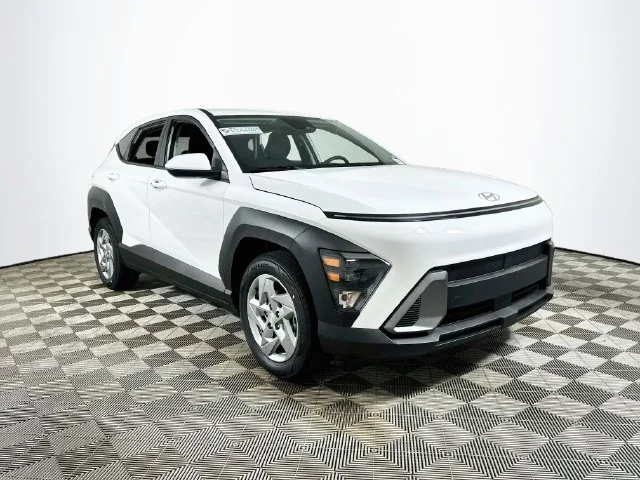 New 2027 White Hyundai SE image 1