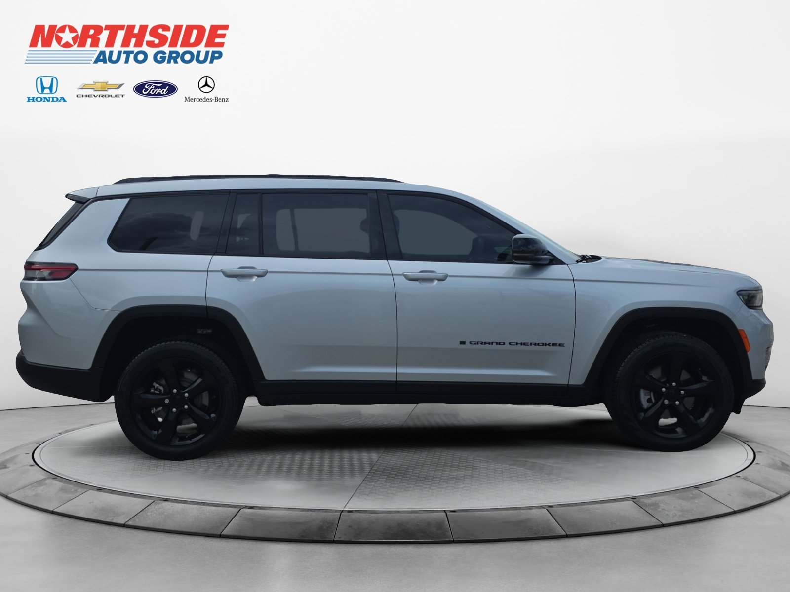 Used 2025 Silver Zynith Jeep Limited image 8