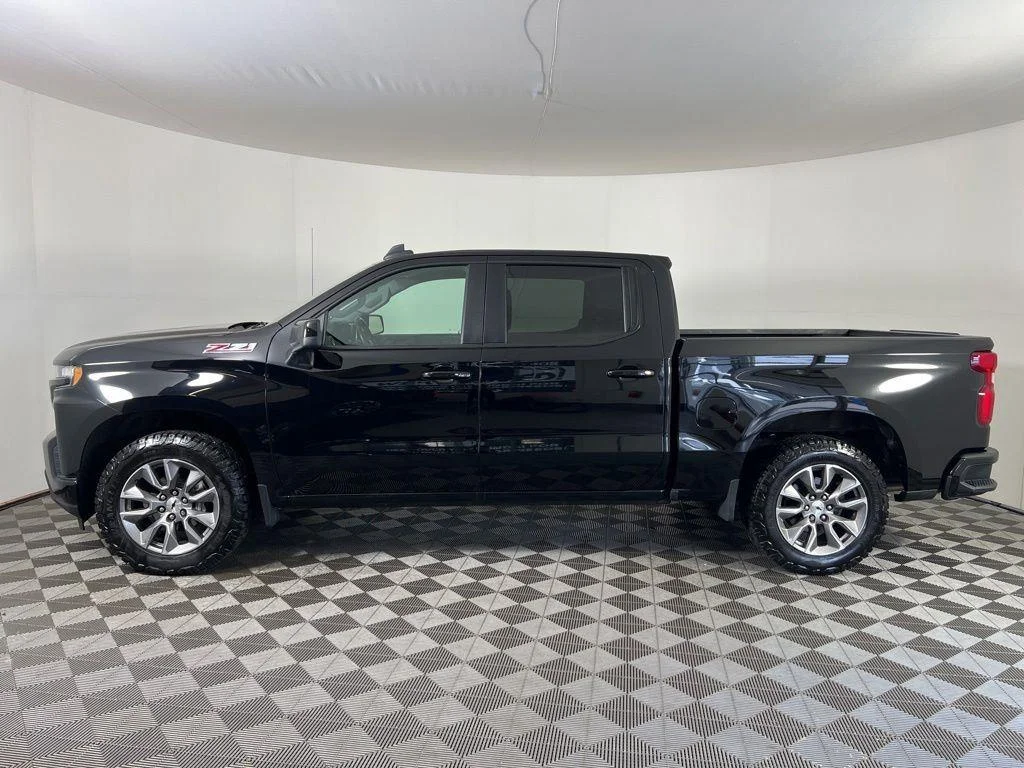Used 2022 Black Chevrolet RST image 23