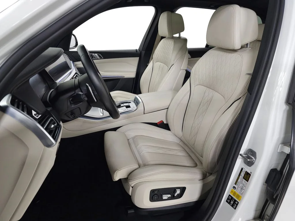 Used 2023 White BMW xDrive40i image 18