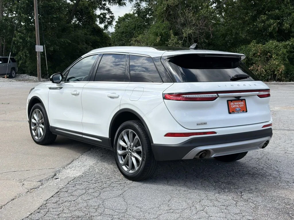 Used 2022 White Lincoln Standard image 7
