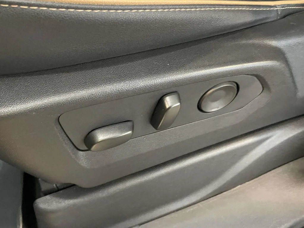 Used 2023 Onyx Black GMC AT4 image 15